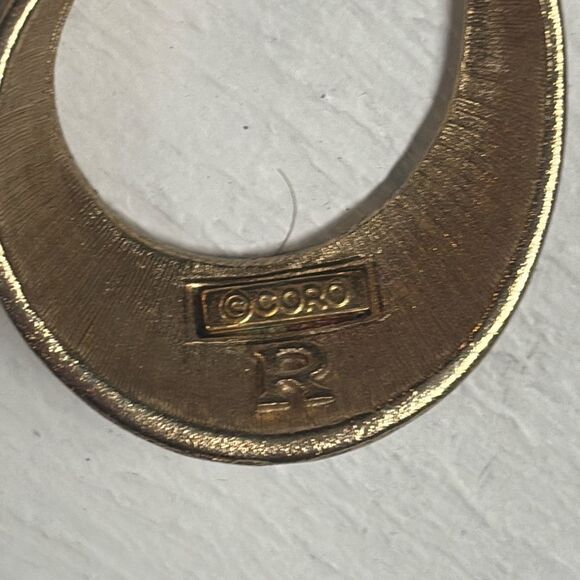 Coro Pair of Brushed Gold Tone Slip-Ease Vintage Earrings - Picture 5 of 7